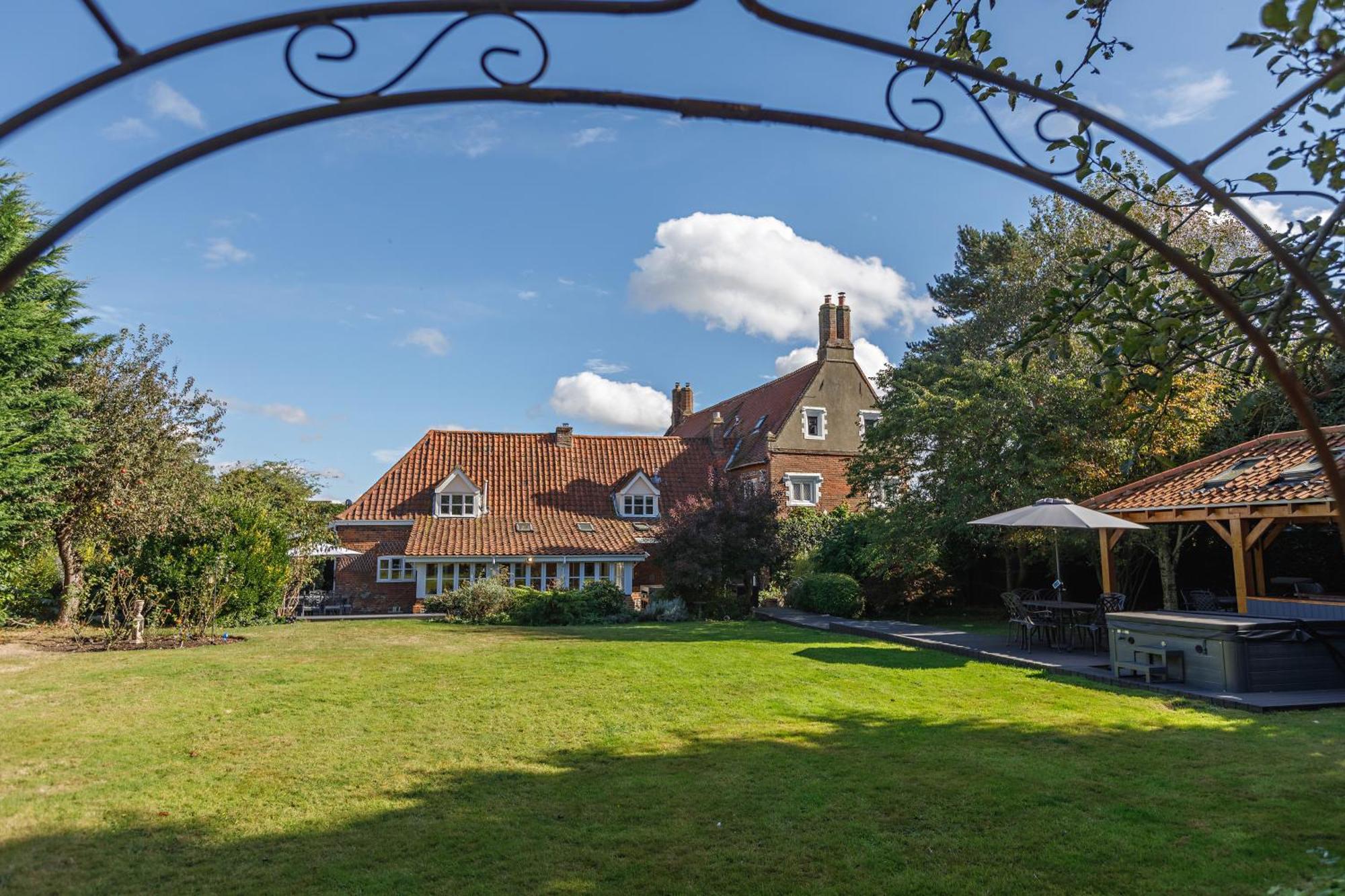 Catton Old Hall NWI Kültér fotó
